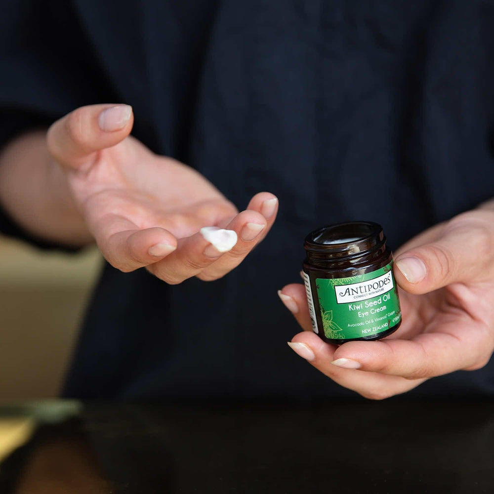 (Echantillon) Kiwi seed oil Contour des yeux à l’huile de Kiwi